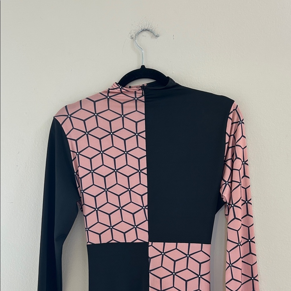 Geometric Pink and Black Jumpsuit 🌹 - Picture 9 of 11